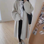 Damen Langer Wollmantel im minimalistischen Stil mit weitem Schnitt und eleganten Details EB