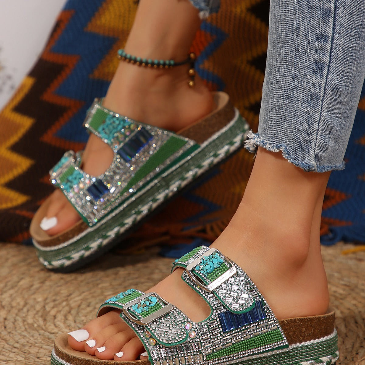 Damen Komfortable Riemchen-Sandalen mit kunstvollen Verzierungen und anpassbarem Riemendesign EB