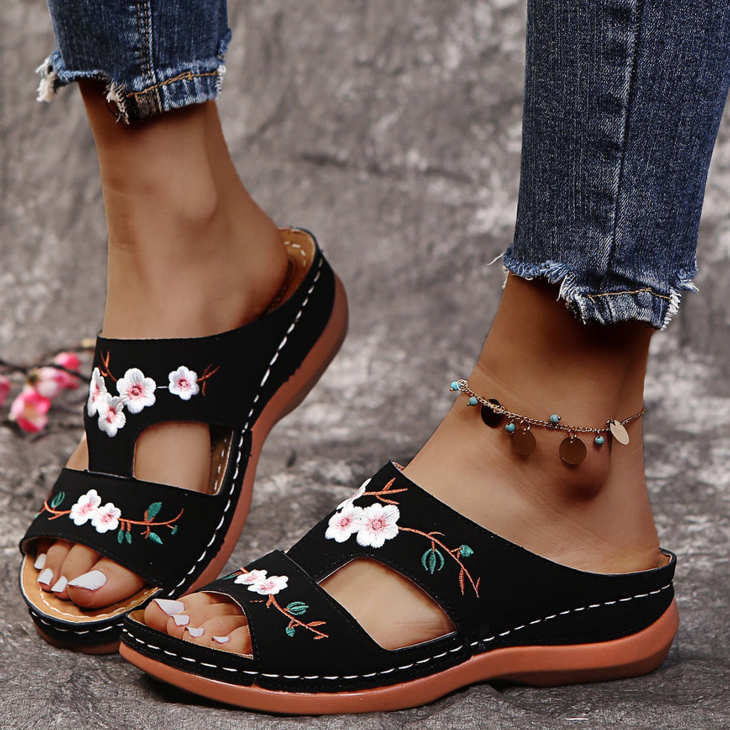 Damen Bequeme Riemchen-Sandalen mit floralem Design und ergonomischem Fußbett EB