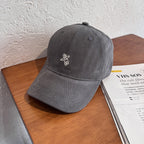 Lockere Baumwollkappe mit einzigartiger Stickerei