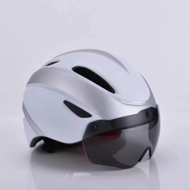Fahrradhelm mit Visier