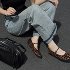 Damen elegante Ballerinas mit verstellbarem Riemen und auffälligem Leopardenmuster EB