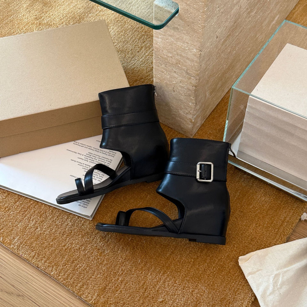 Damen Designertaschen High-Heel Sandalen mit offenem Zehenbereich und geschmackvollem Riemchen EB
