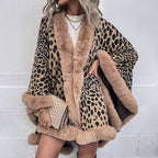 Damen kuscheliger Poncho mit luxuriösem Kunstfellbesatz und Leopardenmuster EB
