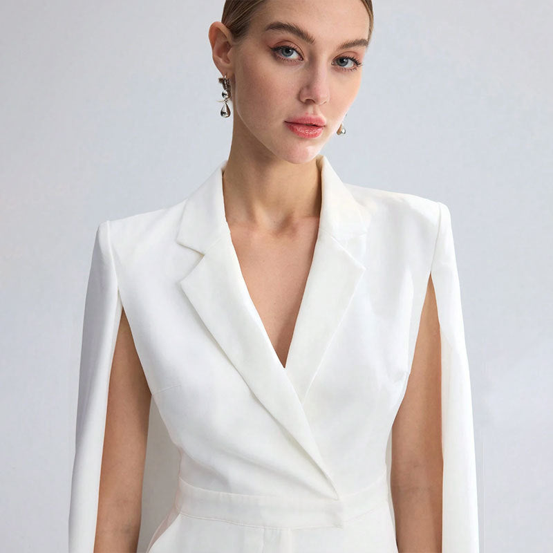 Eleganter Damen-Jumpsuit mit Cape-Detail