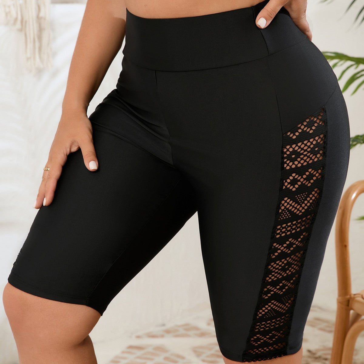Sportliche Damen-Radlerhose mit Spitzenbesatz
