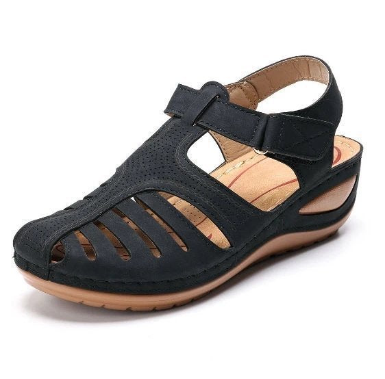 Damen bequeme Riemensandalen mit luftigen Einschnitten und verstellbarem Klettverschluss EB