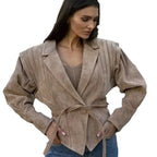 Damen Kunstleder-Bikerjacke mit strukturiertem Design und taillierbarem Gürtel EB