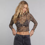 Damen nan figurbetontes bauchfreies Langarmshirt im Animalprint aus feinem Stretchnetz mit Stehkragen und Wellensaum EB