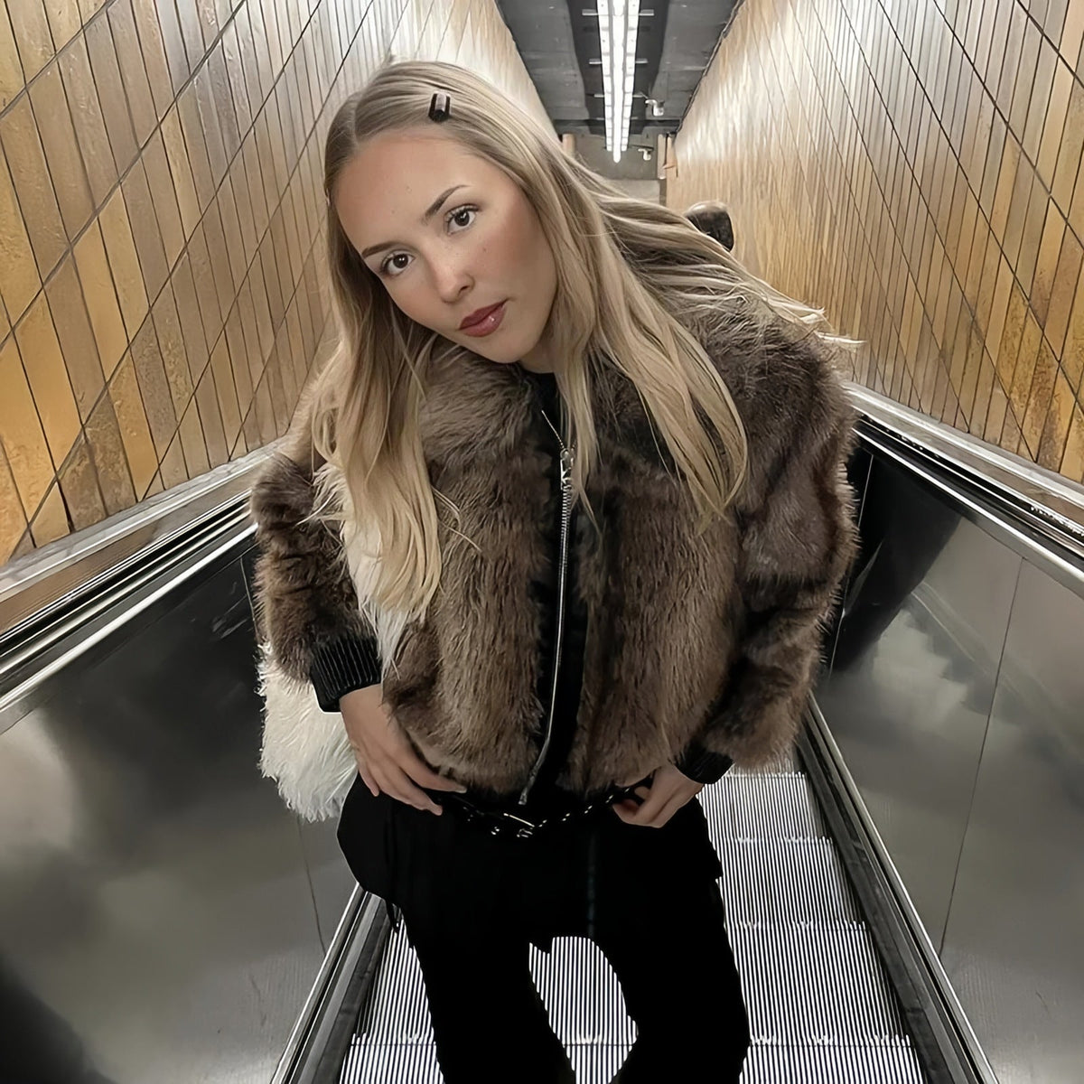 Damen Kunstpelzjacke mit voluminösen Ärmeln EB