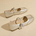 Damen Ballerinas mit dekorativem Riemen und glänzendem Finish EB