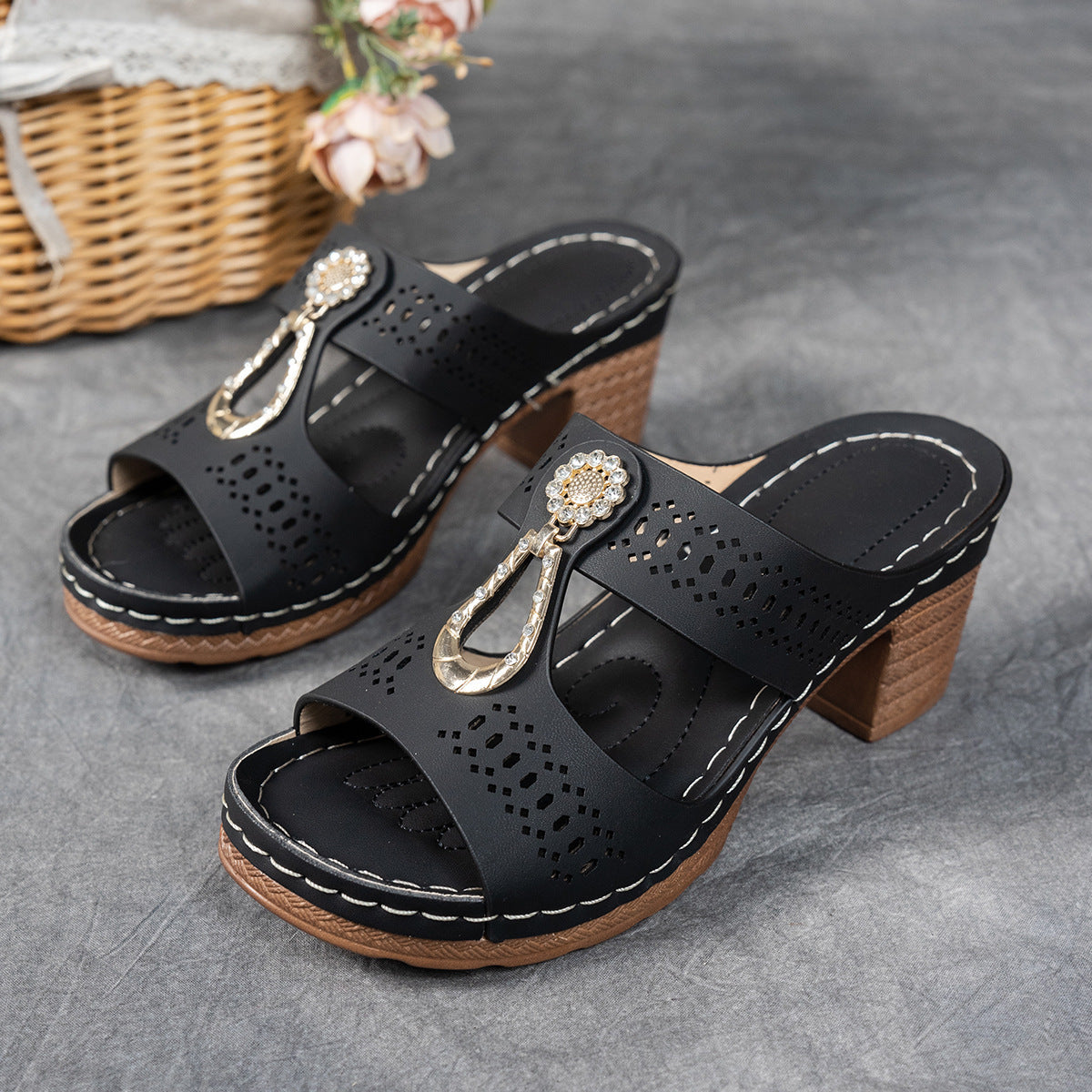 Damen bequeme Clogs mit modischem Cut-Out-Design und eleganter Applikation EB