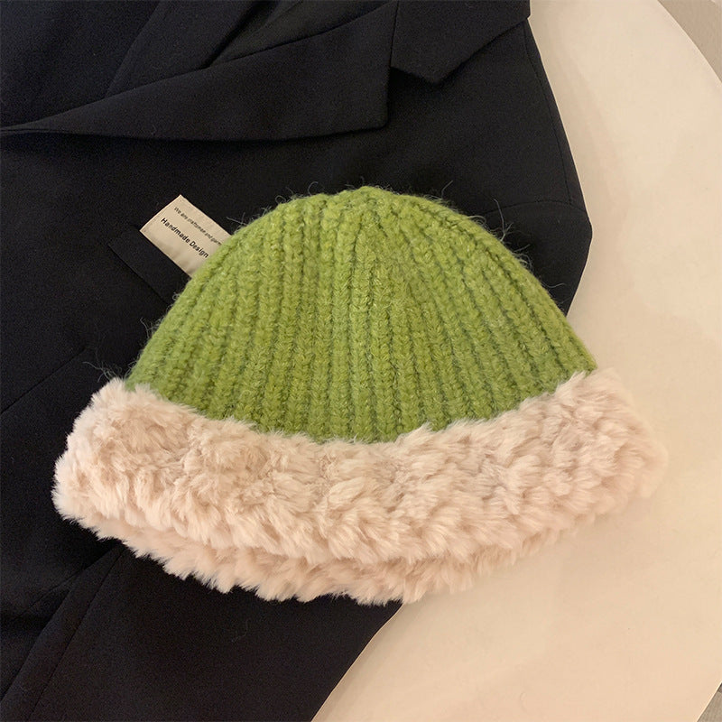 Gemütliche Strickmütze mit Fellbesatz