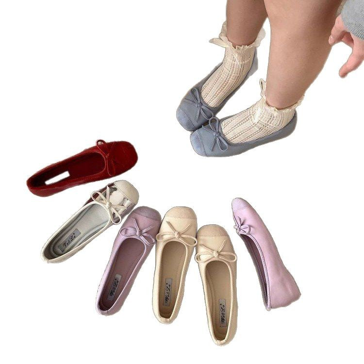 Damen Ballerina mit elegantem Rüschelement und metallischem Akzent EB