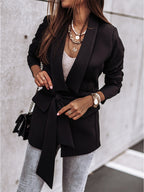Damen Trenchcoat mit tailliertem Schnitt und praktischen Taschen EB