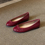 Damen Ballerina-Schuhe mit glänzender Oberfläche und verspieltem Schleifenakzent EB