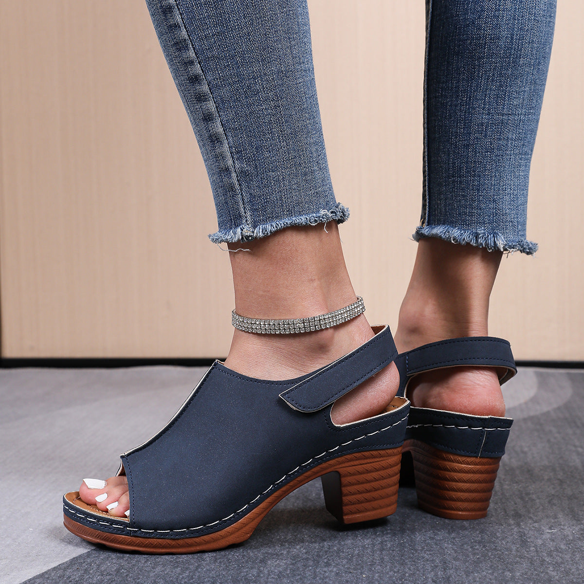 Damen Clogs mit elegantem offenes Design und komfortablem Blockabsatz EB