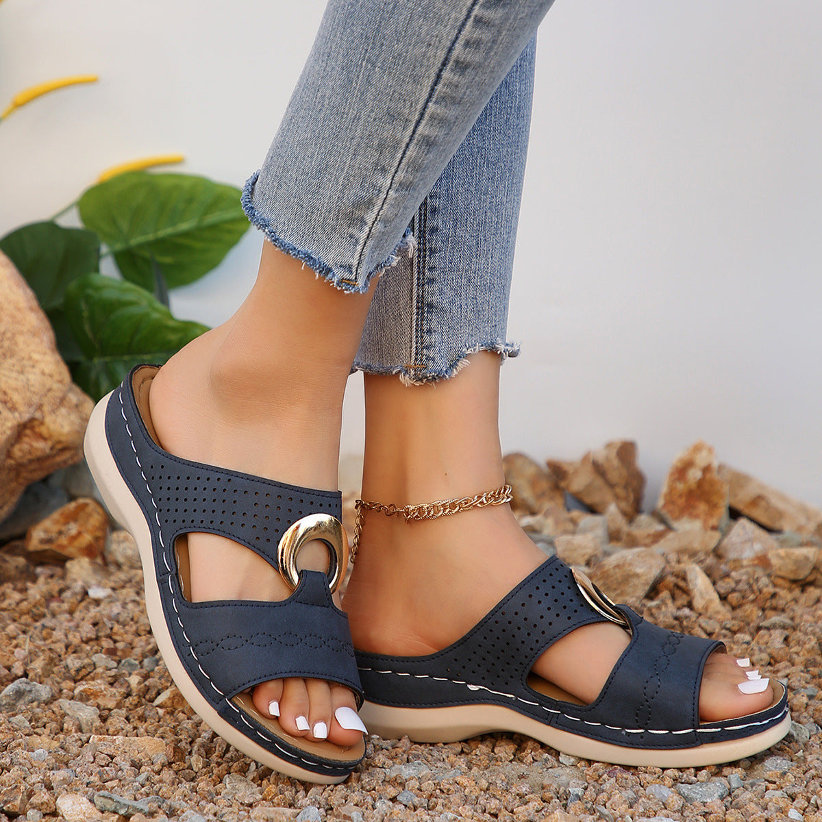 Damen Komfortable und stilvolle Sandalen mit elegantem Dekor EB