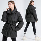 Damen Komfortable und elegante Pufferjacke mit Gürtel und hohem Kragen EB