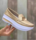 Damen bequeme Slip-On Mokassins mit strukturierten Details und rutschfester Sohle EB