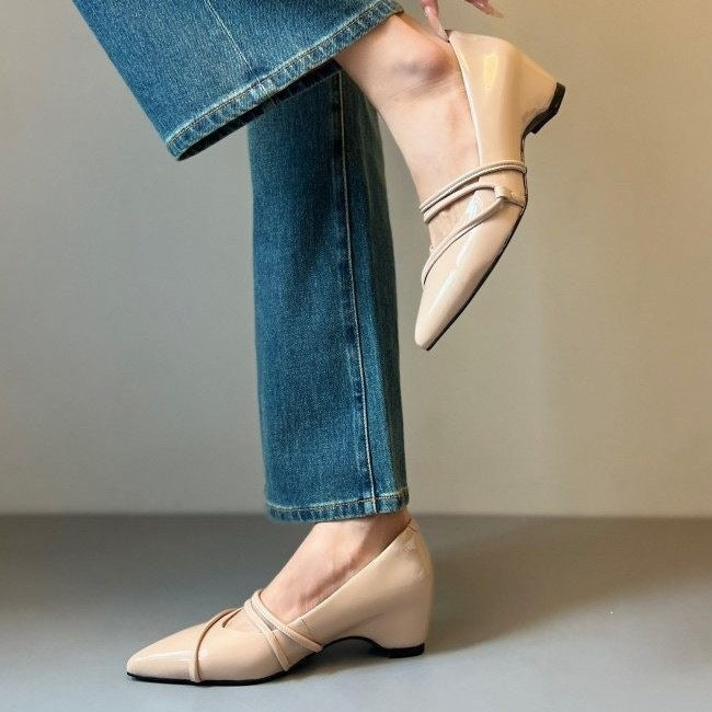 Damen elegante Ballerinas mit raffiniertem Riemchen und glänzender Lack-Oberfläche EB