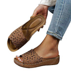 Damen bequeme Zehenschlappen mit floralen Applikationen und gepolsterter Sohle EB