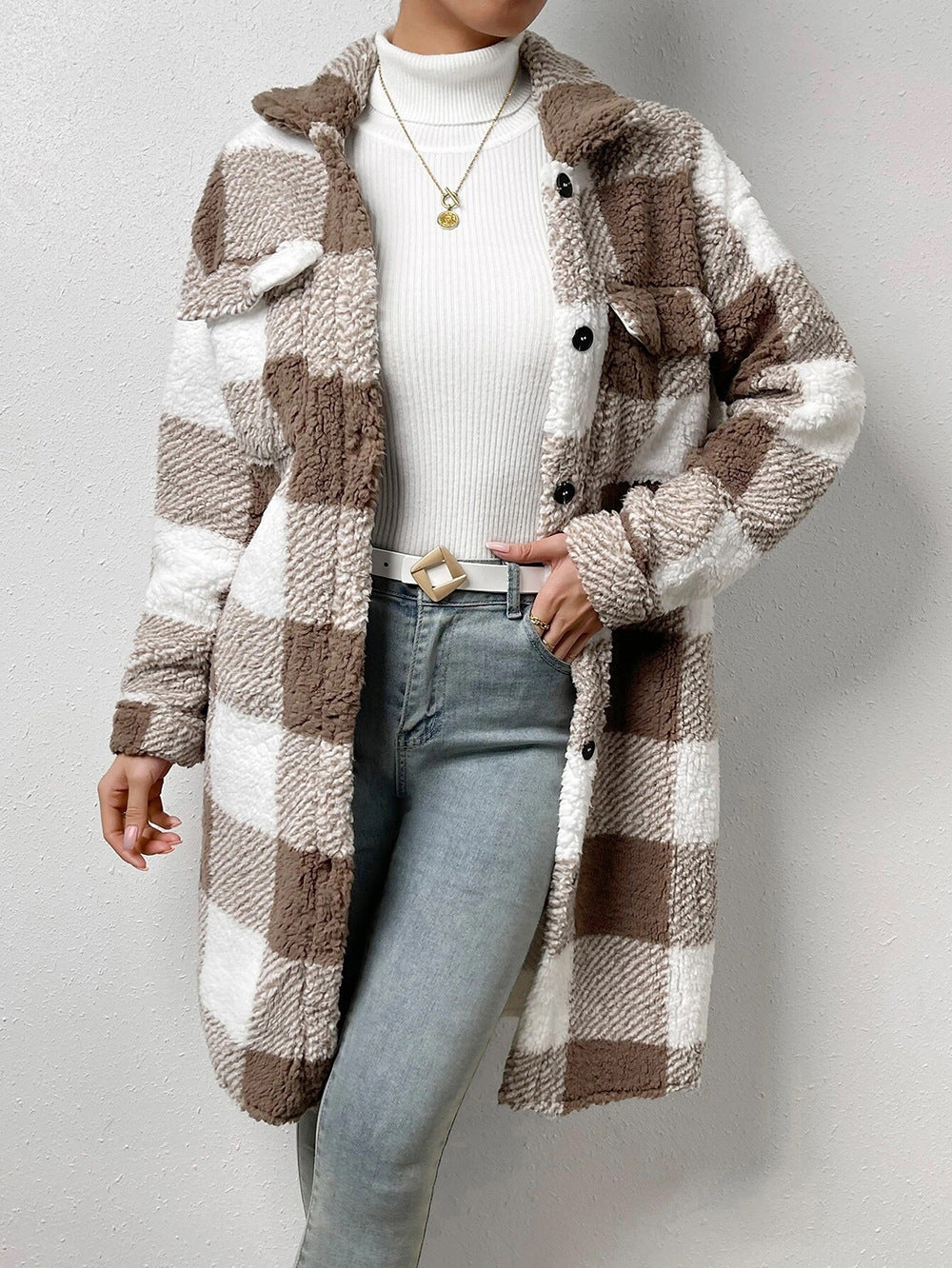 Damen nan langer Teddy-Karo-Mantel mit Hemdkragen, aufgesetzten Brusttaschen und Knopfleiste EB