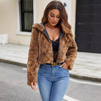 Damen Kunstfelljacke mit kontrastierenden Details und modischem Schnitt EB