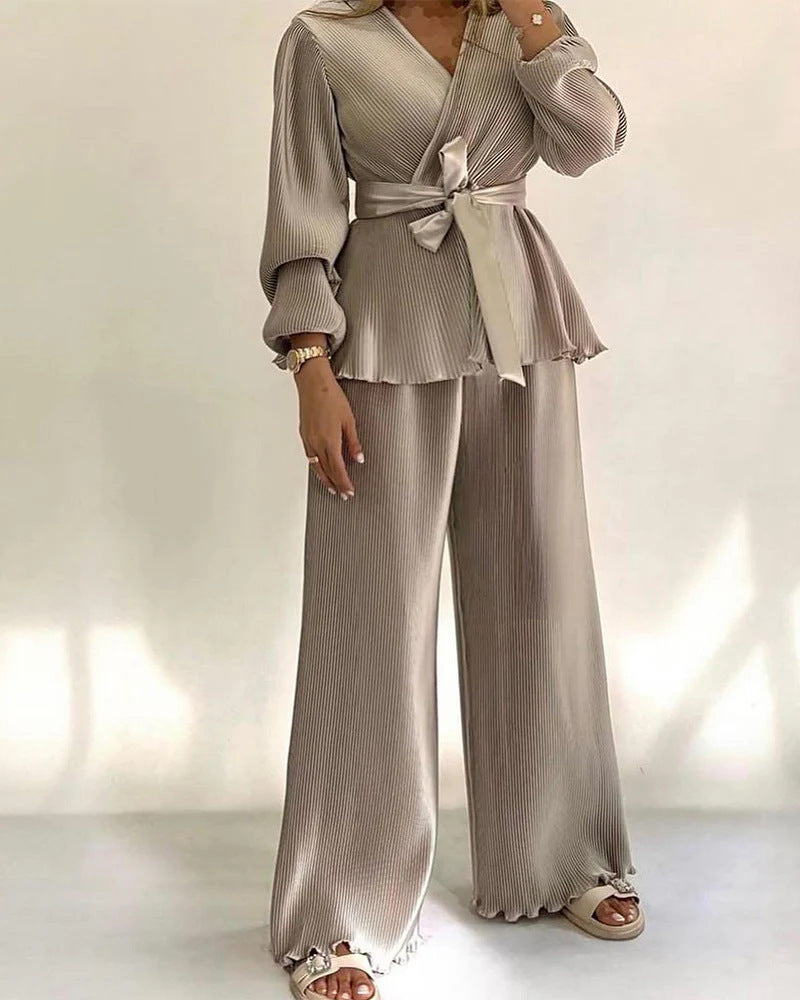 Eleganter Plissee-Jumpsuit mit Bindegürtel