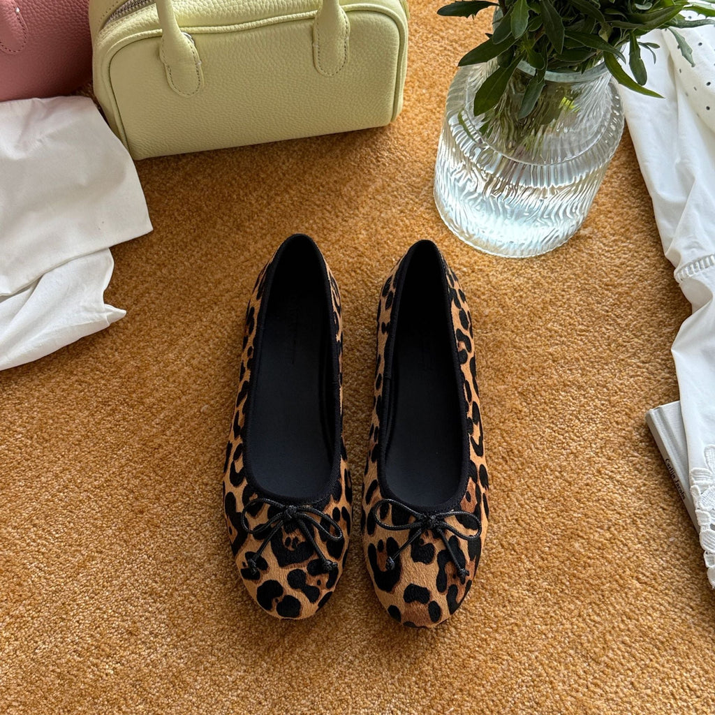 Damen Ballerinas im modernen Tierfell-Look mit elegantem Riemchen EB