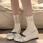 Damen Ballerinas mit verspieltem Rüschendesign und Punkten EB