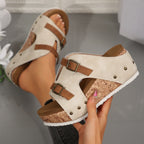 Damen bequeme Wedge-Pantoletten mit dekorativen Riemchen und korkgesunder Sohle EB