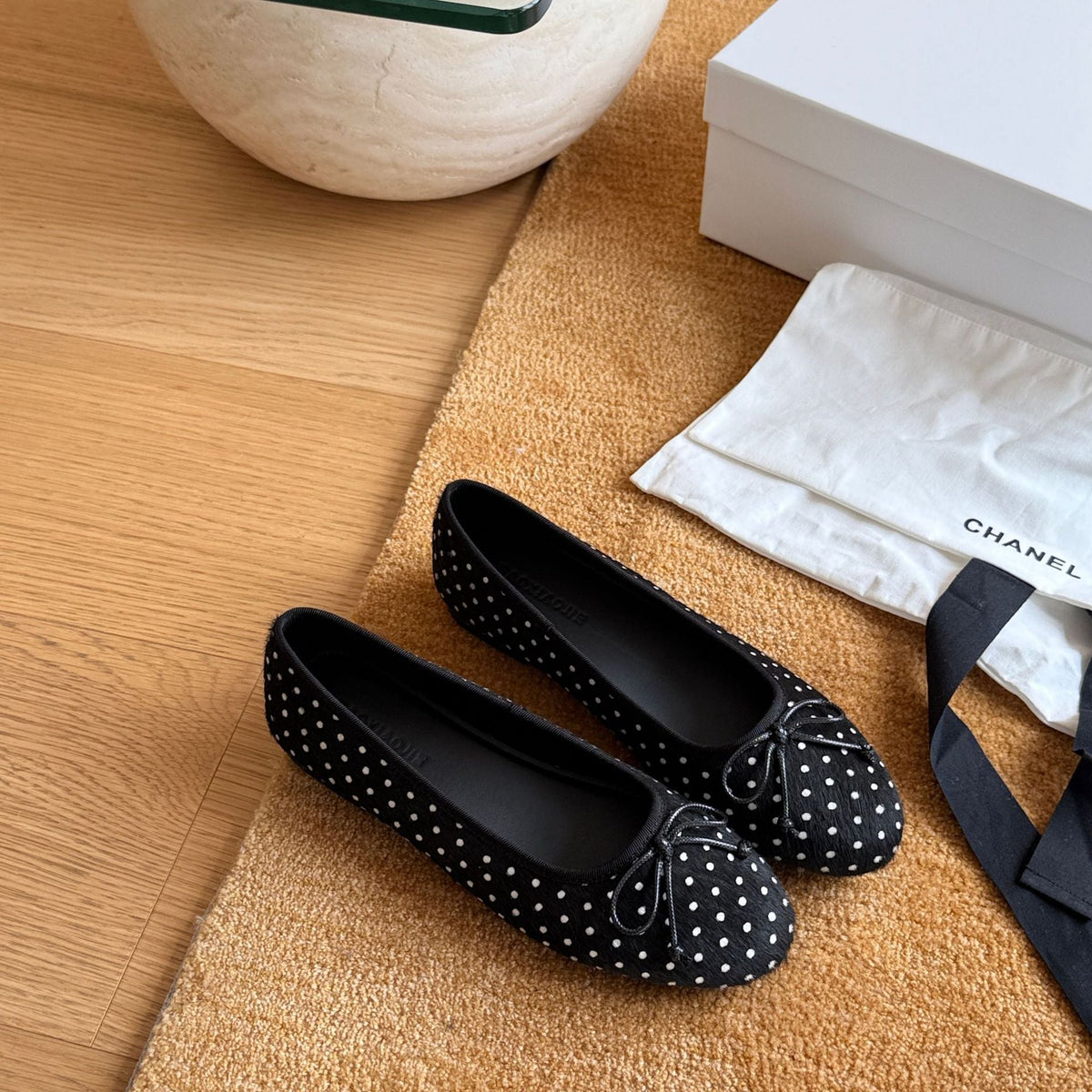Damen Ballerinas im modernen Tierfell-Look mit elegantem Riemchen EB