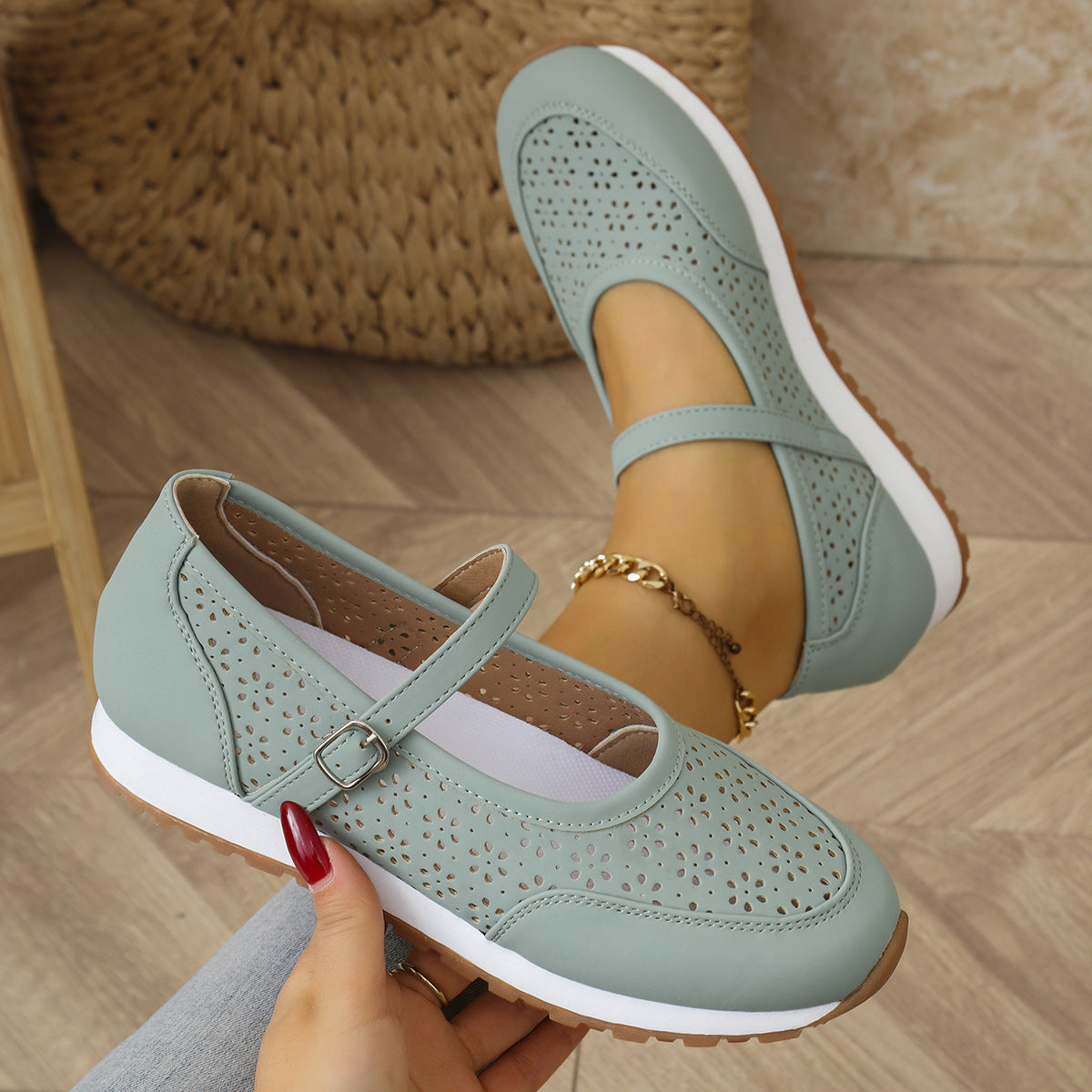 Damen bequeme und atmungsaktive Ballerinas mit Riemen und perforiertem Design EB