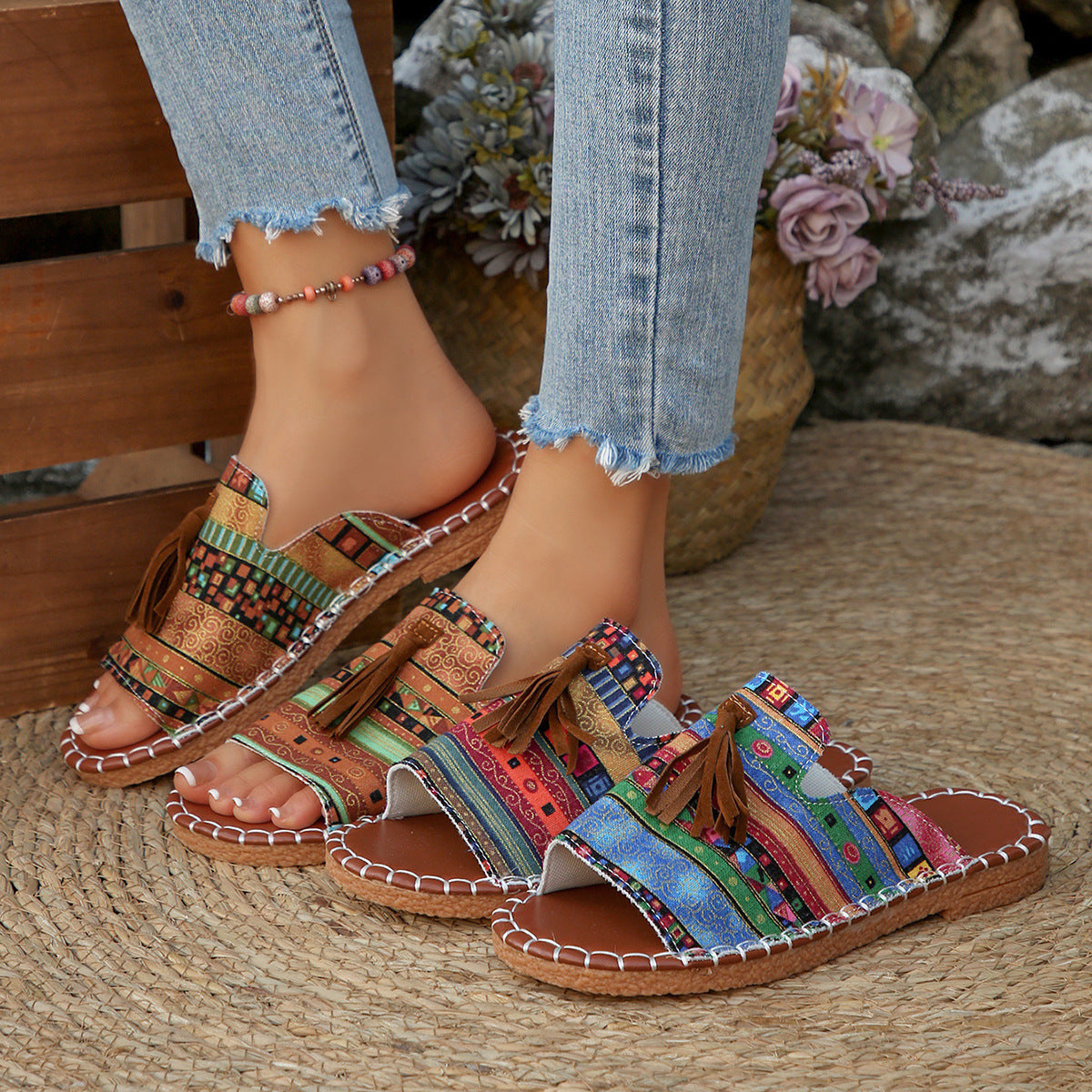 Damen Casual Slip-On Sandalen mit buntem Webdesign und Quasten EB