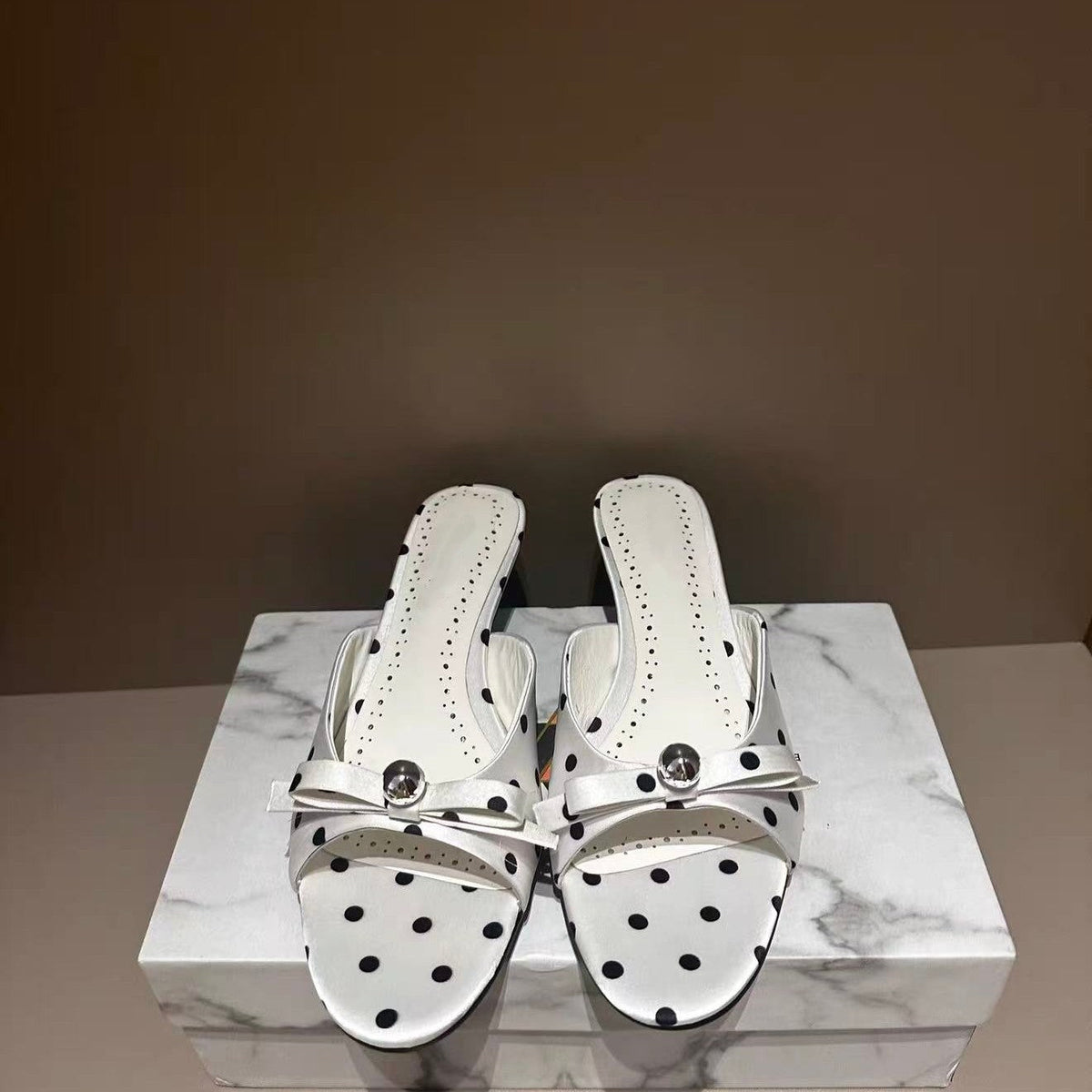Damen Badeschuhe mit modischem Punkteüberwurf und raffiniertem Schleifendesign EB