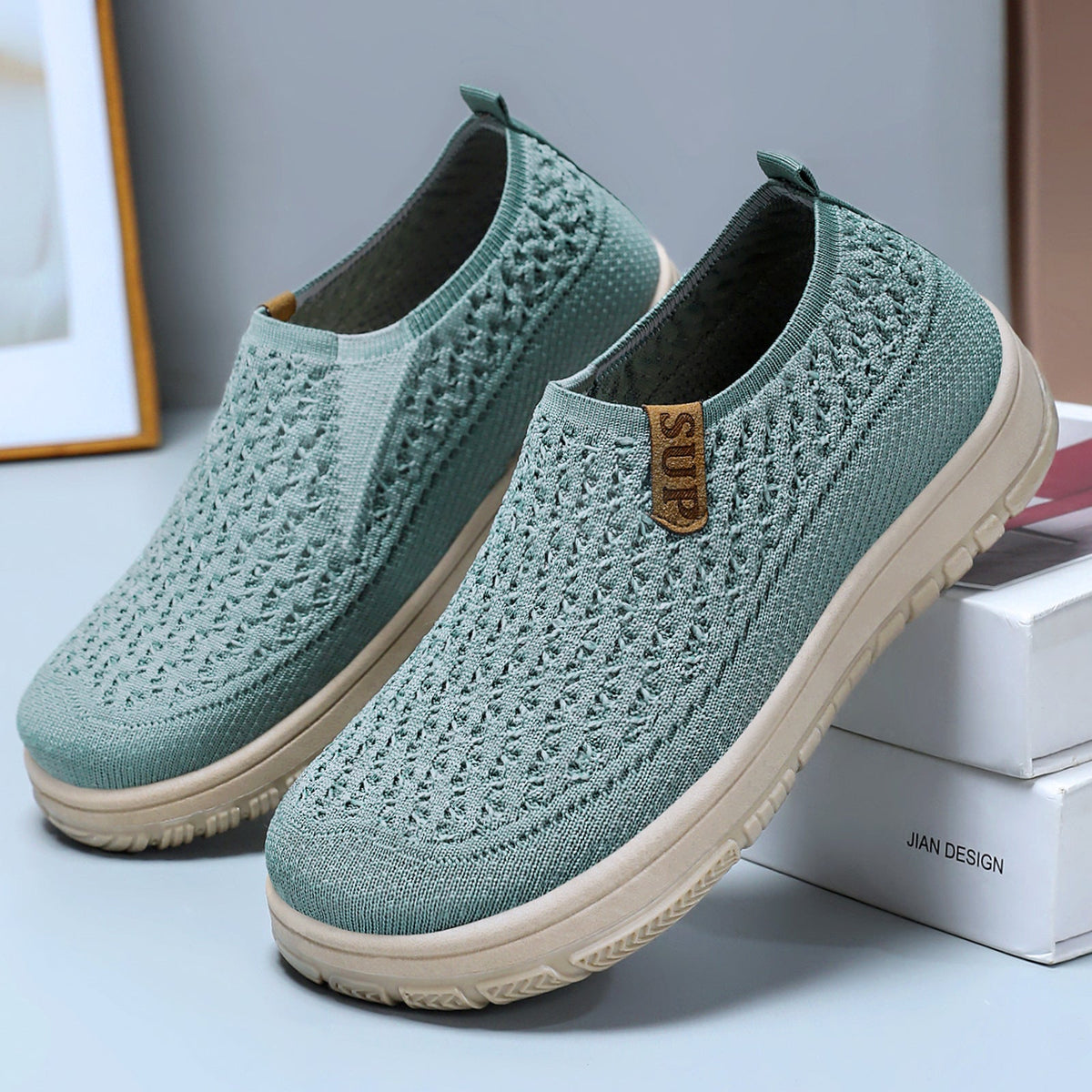 Damen Bequeme Slip-On Freizeitschuhe mit rutschfester Sohle und atmungsaktivem Obermaterial EB