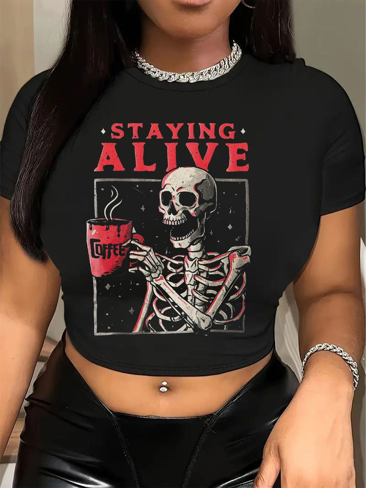 Damen Crop-T-Shirt mit kreativem Skelettdesign und inspirierendem Schriftzug EB