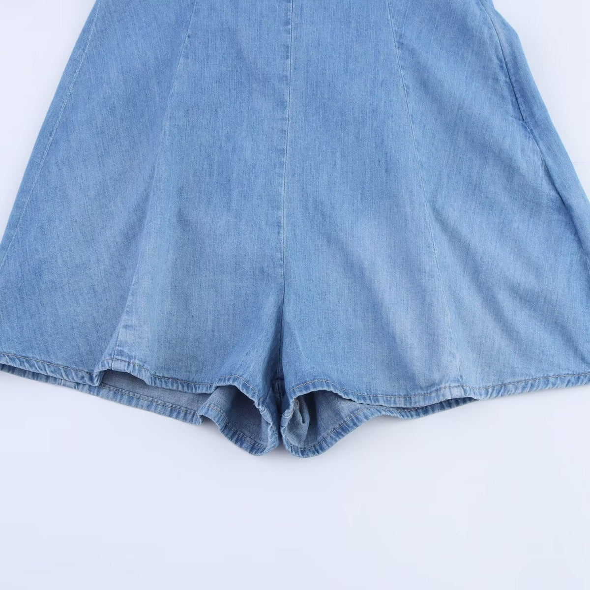 Damen Denim Jumpsuit mit schmalem Schnitt und verstellbaren Trägern EB