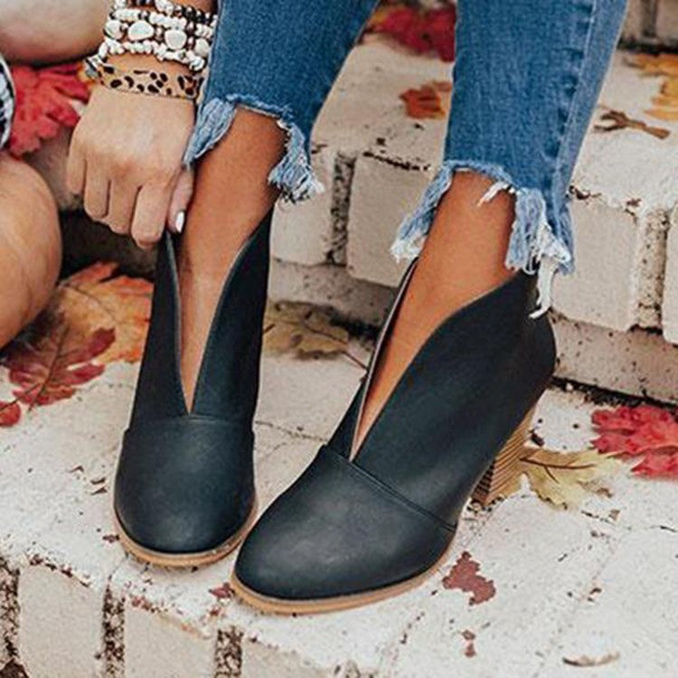 Damen Ankle Boots mit modischem Schnitt und hochwertiger Oberflächenstruktur EB