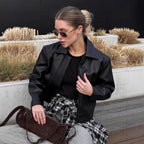 Damen Kunstlederjacke mit schlichter Schnittführung und dekorativem Kragen EB