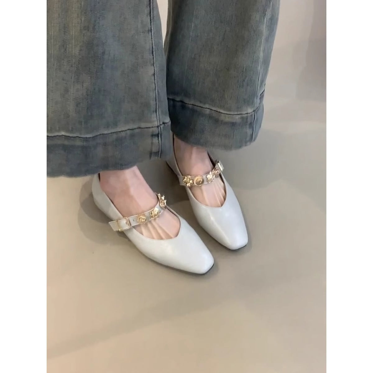Damen elegante Ballerinas mit zartem Riemchen und luxuriösem Schmuckdetail EB