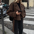 Damen Modischer Kurz-Trenchcoat mit großzügigen Klappentaschen und tailliertem Schnitt EB