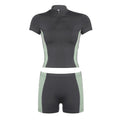 Damen Sportliches Set mit kurzem Oberteil und enganliegenden Shorts EB