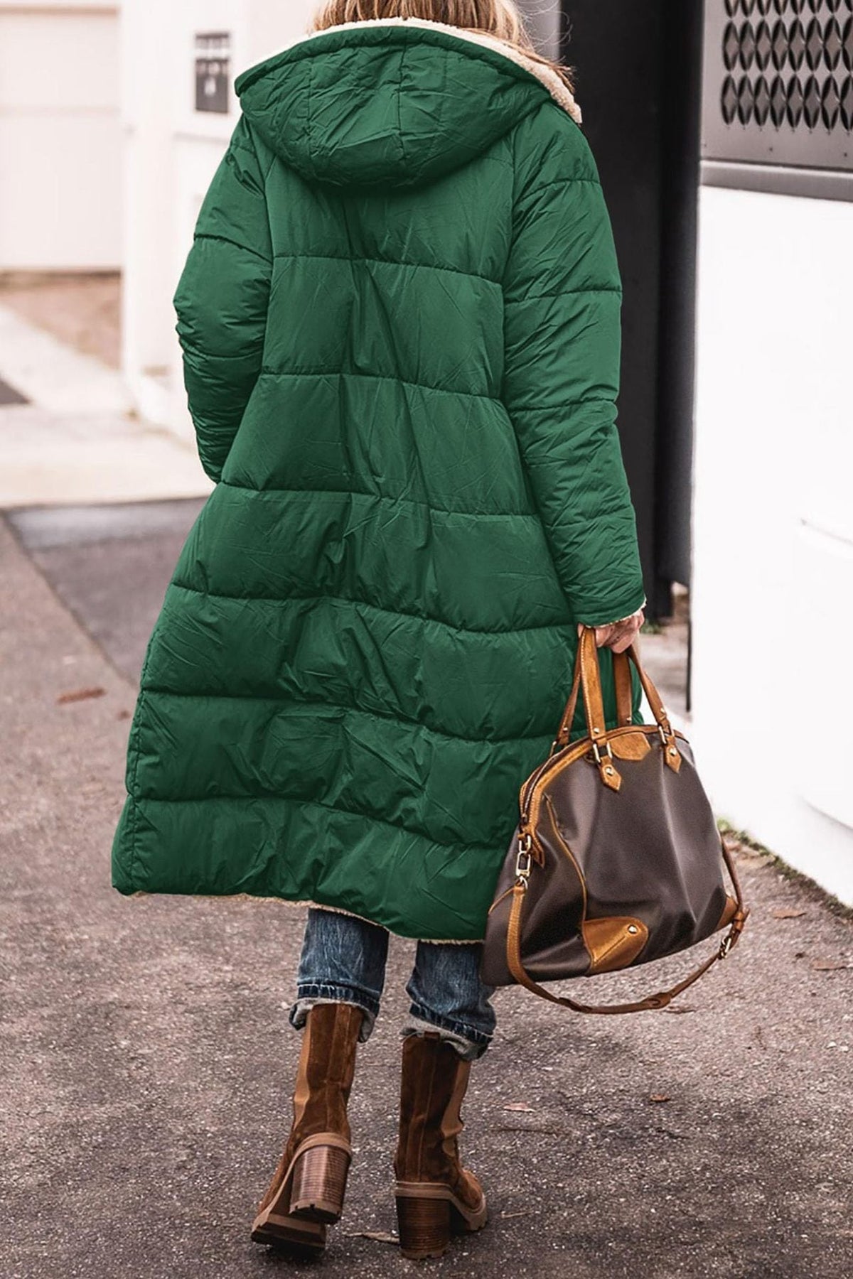 Damen lange, gefütterte Winterjacke mit Kapuze und stylischem Schnitt EB