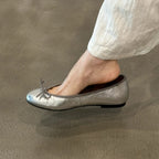 Damen Ballerina-Schuhe mit glänzender Oberfläche und verspieltem Schleifenakzent EB