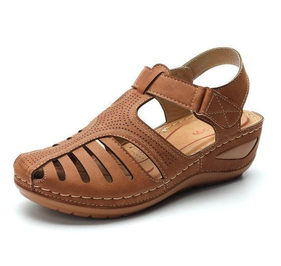Damen bequeme Riemensandalen mit luftigen Einschnitten und verstellbarem Klettverschluss EB