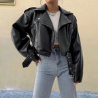 Damen Kunstleder Bikerjacke mit weitem Schnitt und umfangreichen Details EB