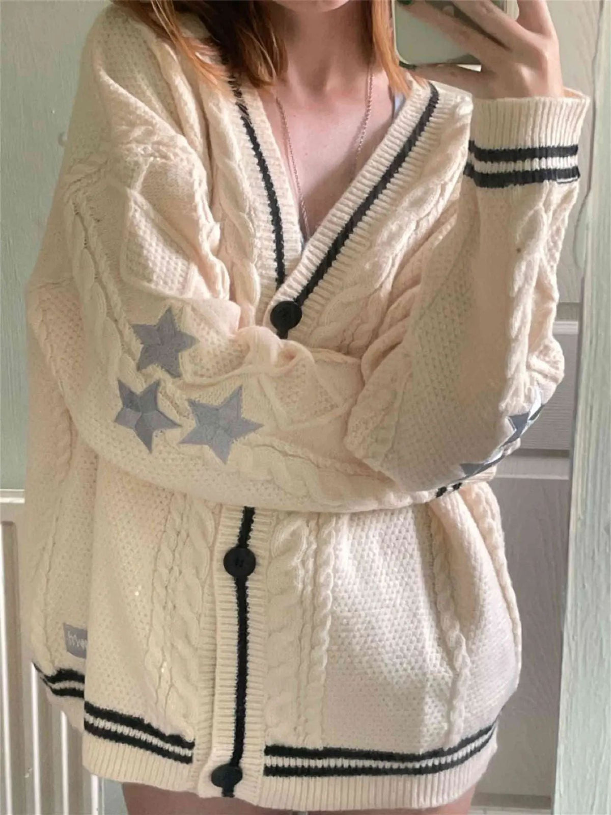 Damen Grobstrick-Cardigan mit dekorativen Sternen und kontrastierendem Bund EB