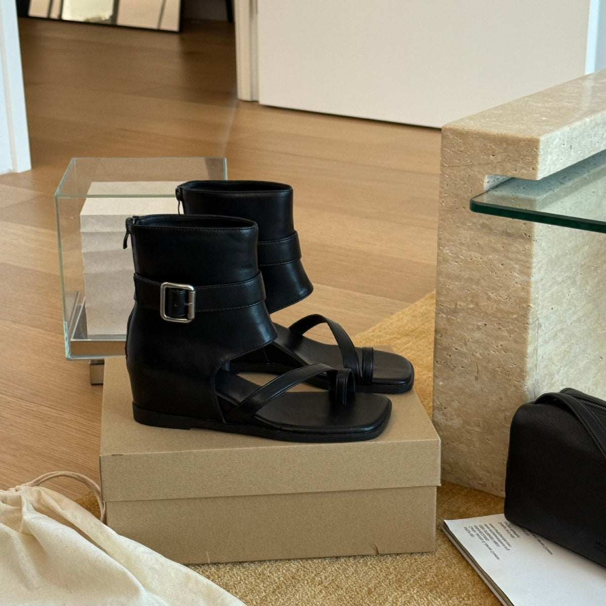 Damen Designertaschen High-Heel Sandalen mit offenem Zehenbereich und geschmackvollem Riemchen EB